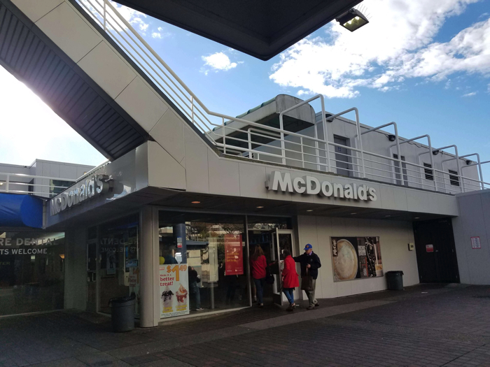 白いマクドナルド